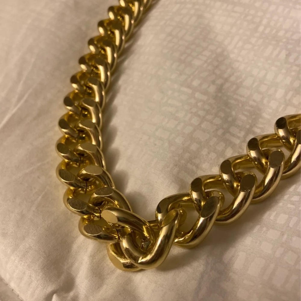 Chunky gold Cuban link chain